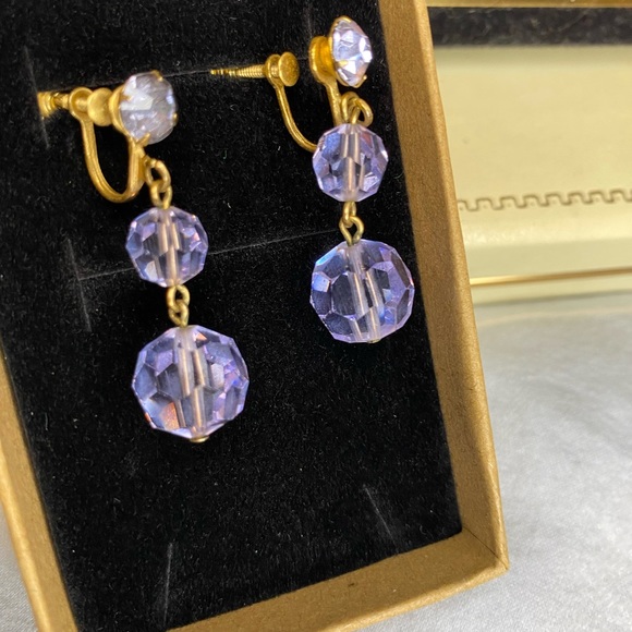 Vintage Jewelry - Vintage Screw-back glass beaded earrings.beautiful Lilac color.